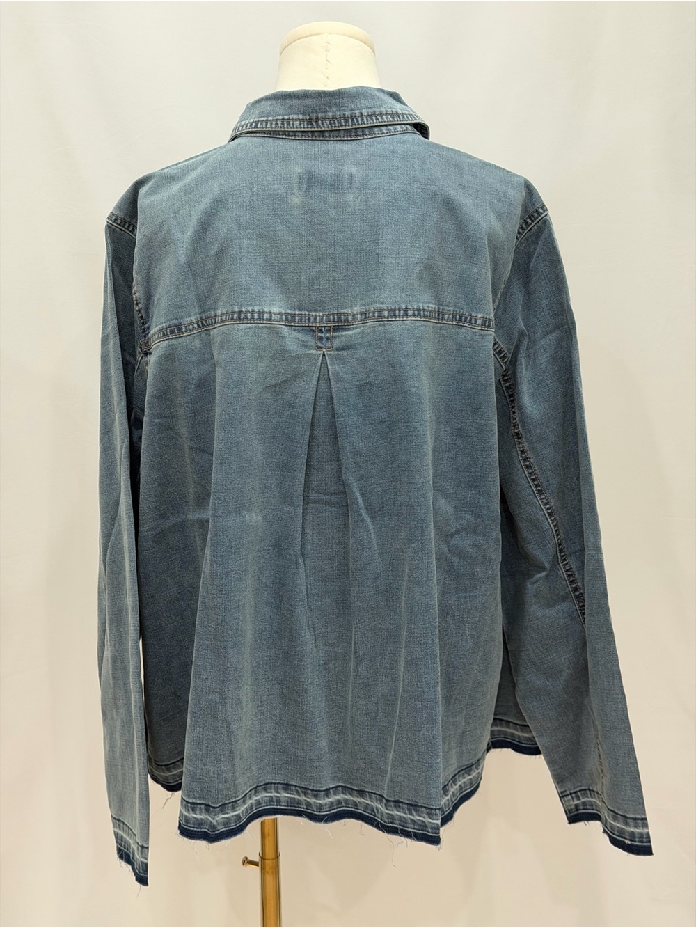 NWOT LOGO by Lori Goldstein Pleated Denim Jacket Light Wash 2X - Picture 2 of 8